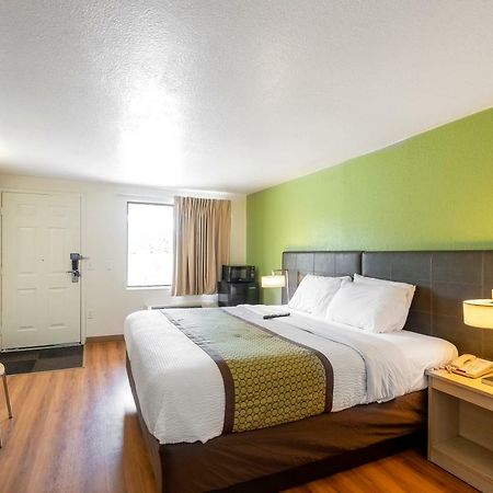 American Inn Carlisle Bagian luar foto