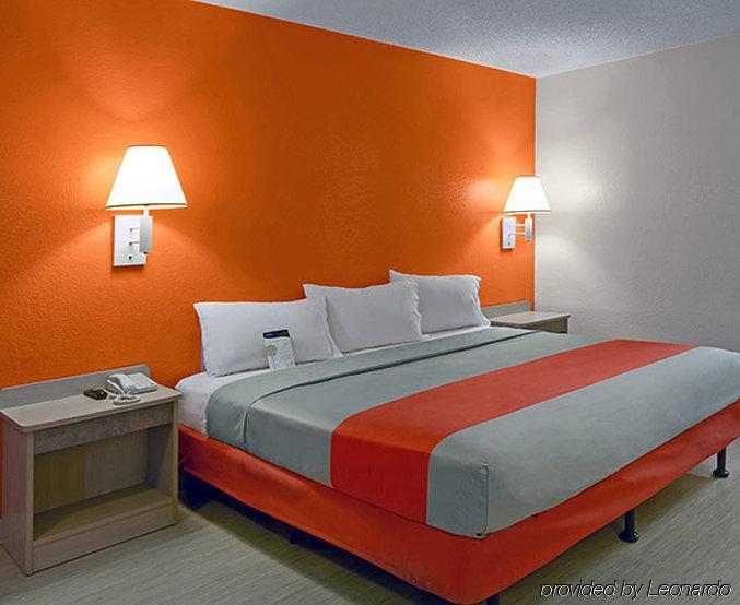 American Inn Carlisle Bagian luar foto
