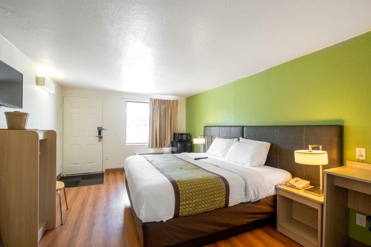 American Inn Carlisle Bagian luar foto