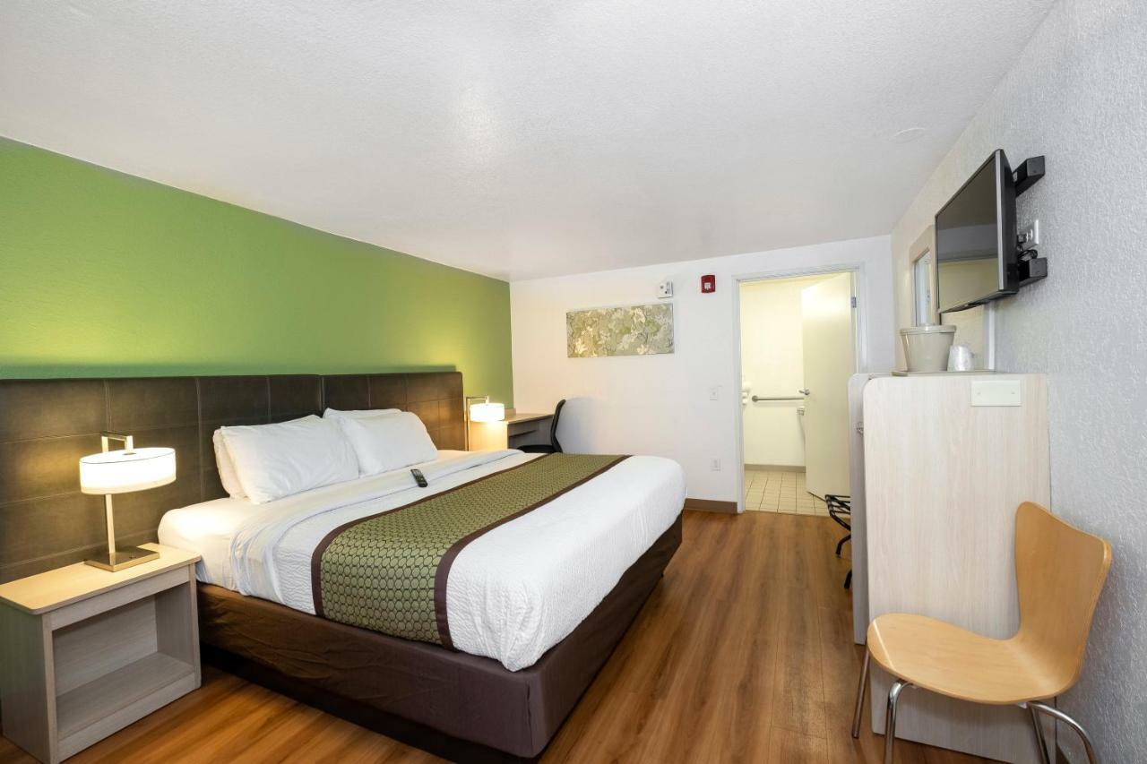 American Inn Carlisle Bagian luar foto