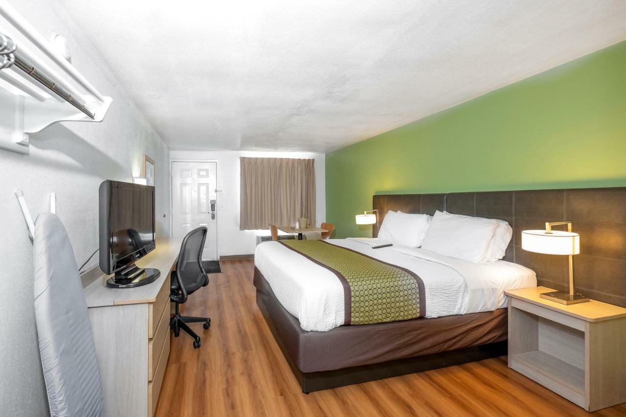 American Inn Carlisle Bagian luar foto