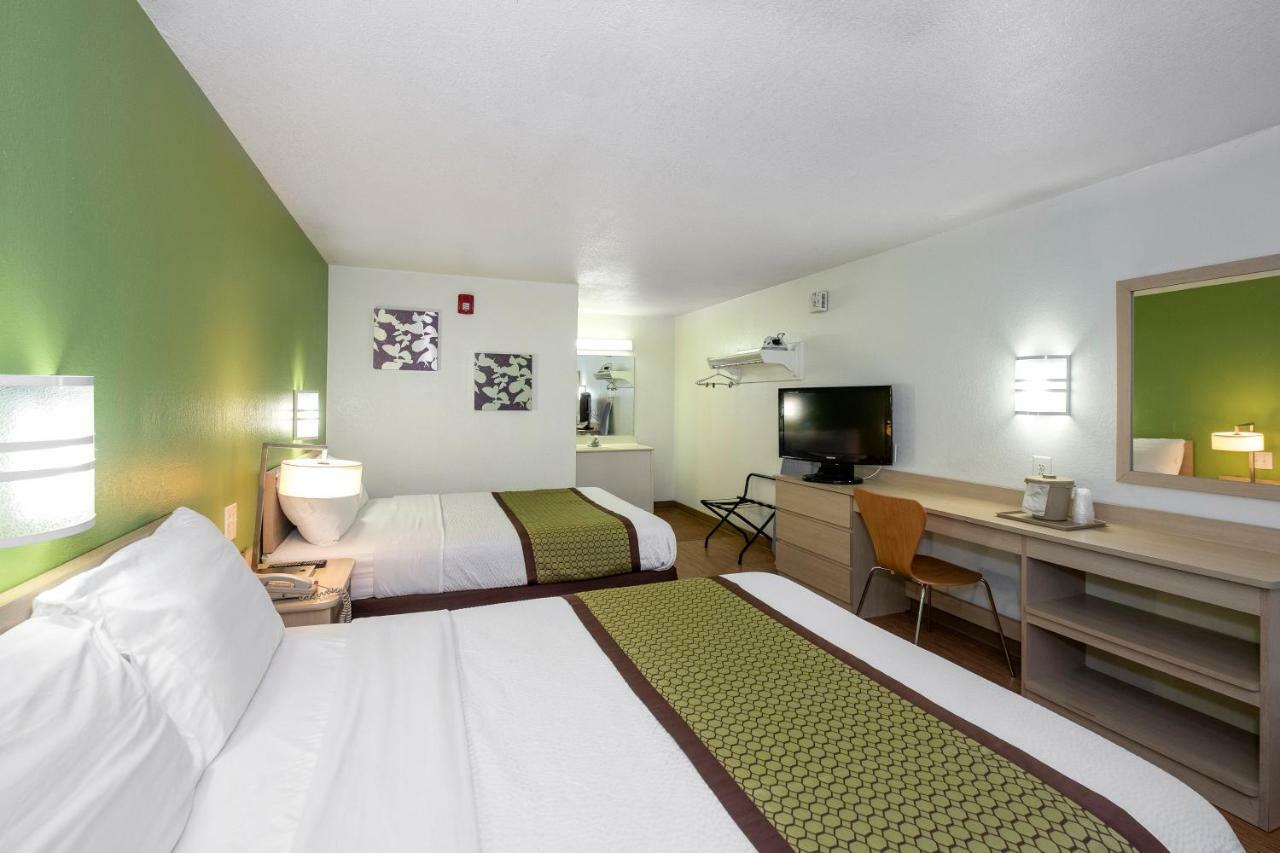 American Inn Carlisle Bagian luar foto