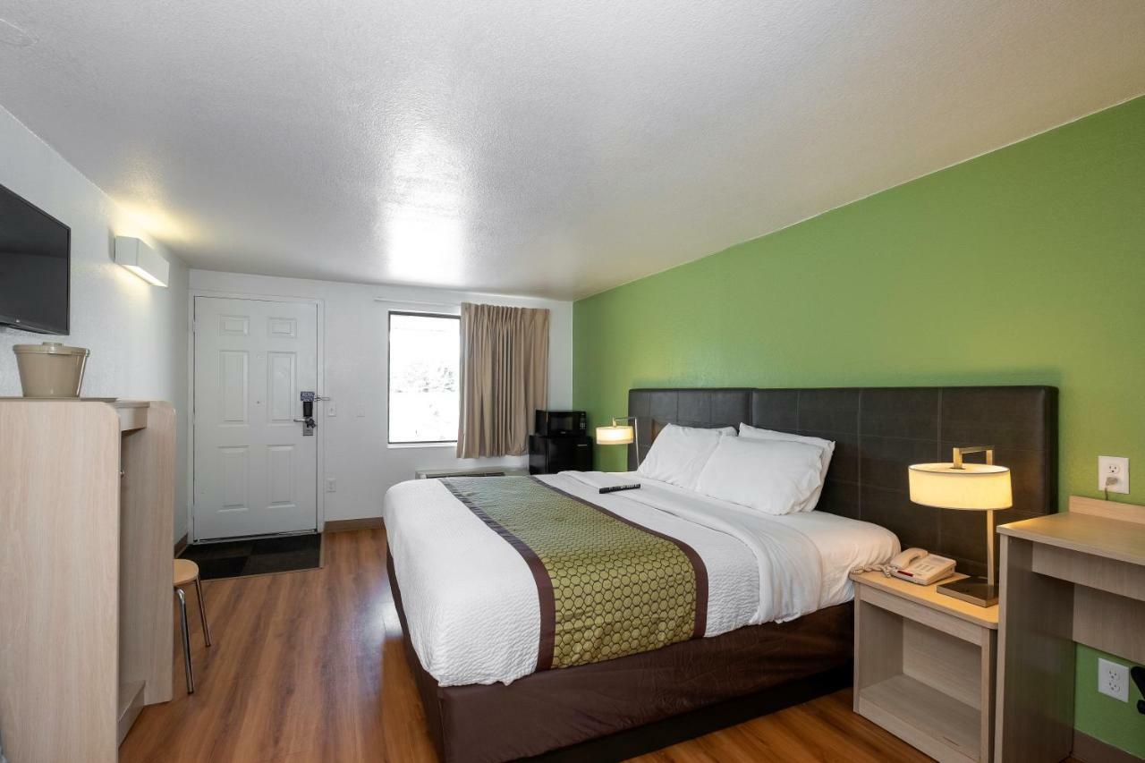 American Inn Carlisle Bagian luar foto