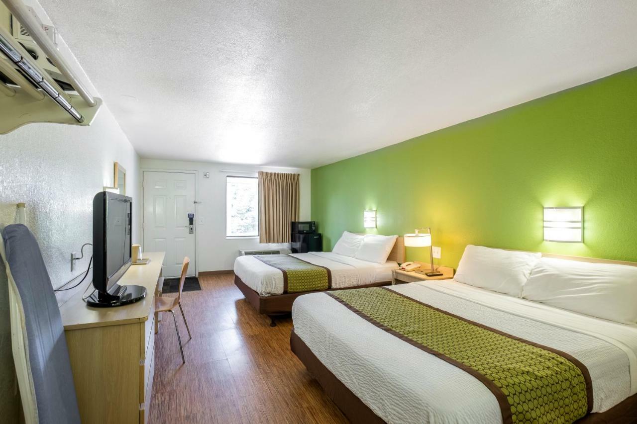 American Inn Carlisle Bagian luar foto